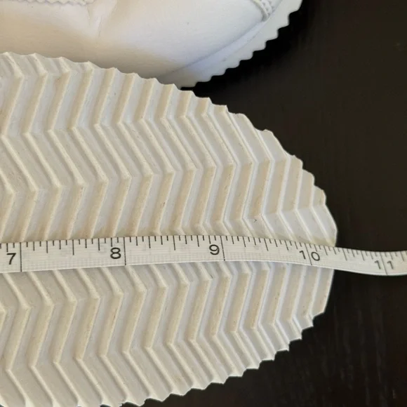 Nike Kids Cortez Leather White Sneakers Size 7 Youth - Picture 9 of 9